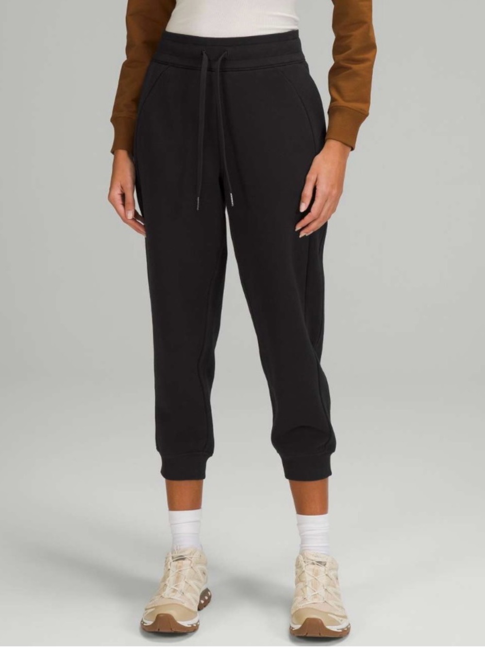 Lululemon Black Scuba High Rise Cropped Jogger size 8 Fleece Pants Relaxed Fit